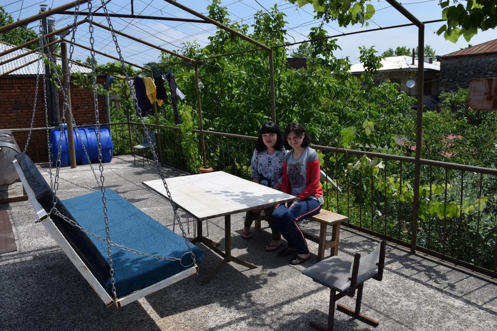 Medico And Suliko Guest House Kutaisi Ngoại thất bức ảnh